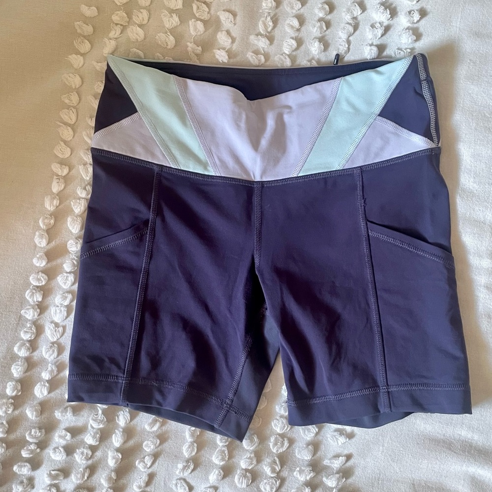 LULULemon biker shorts sz 4